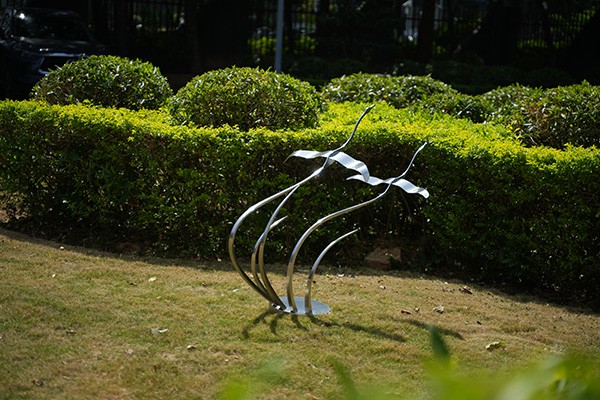 Custom Abstract Stainless Steel Bird Sculpture – Modern Outdoor Garden Art Installation